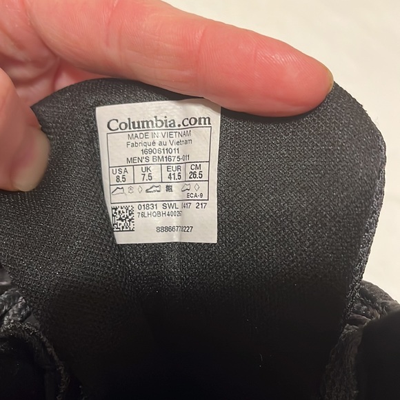 Men’s hiking boots. - Picture 8 of 14